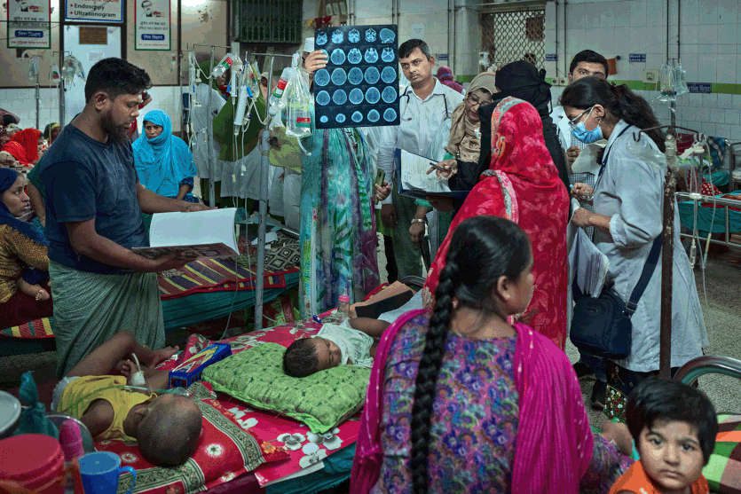 On 24 September 2023 Dhaka Medical Hospital was overcrowded with patients suffering from dengue. Photo credits: Fabeha Monir / WHO