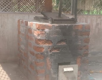 A makeshift incinerator at a hospital in Bangui, Central African Republic. Photo credit: SciDev.Net/AJ Mosseavo
