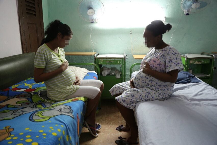 Teenage pregnancy is a serious problem in the region, driven by a lack of accurate and timely information—an area where AI can be very useful. Image credit: PAHO/Flickr , under Creative Commons CC BY-NC 2.0 Deed license .