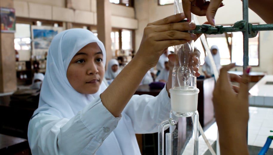 chemistry student - main